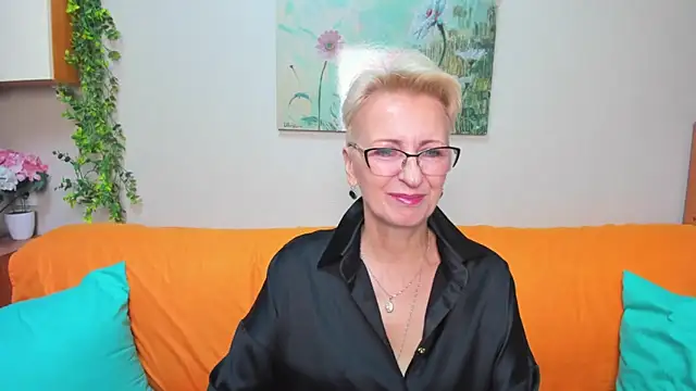 Snapshot of iamyourdream89 chatting on November 6, 2025, 1:45 pm iamyourdream89 online show from November 6, 2025, 1:45 pm