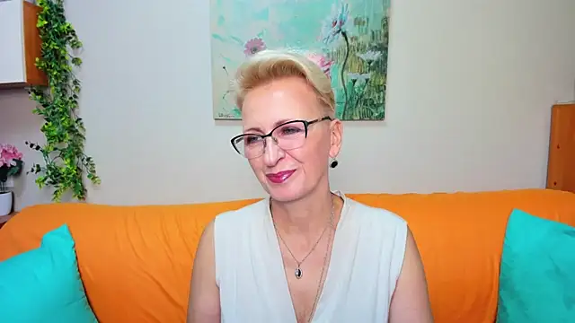 Snapshot of iamyourdream89 chatting on November 7, 2025, 11:32 am iamyourdream89 online show from November 7, 2025, 11:32 am