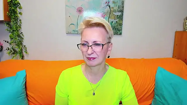 Snapshot of iamyourdream89 chatting on November 10, 2025, 4:17 pm iamyourdream89 online show from November 10, 2025, 4:17 pm