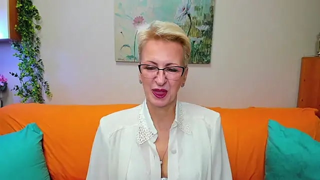 Snapshot of iamyourdream89 chatting on November 16, 2025, 7:47 am iamyourdream89 online show from November 16, 2025, 7:47 am