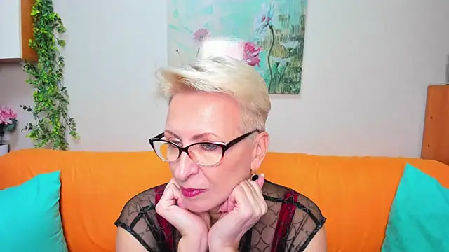 Snapshot of iamyourdream89 chatting on November 18, 2025, 12:31 pm iamyourdream89 online show from November 18, 2025, 12:31 pm