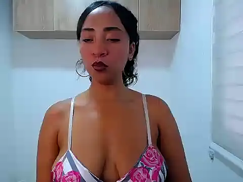 Danna Ross  online show from November 30, 2025, 10:03 pm