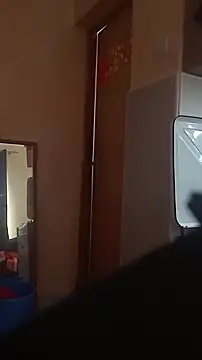 Snapshot of squirydol chatting on November 2, 2025, 6:27 am squirydol online show from November 2, 2025, 6:27 am