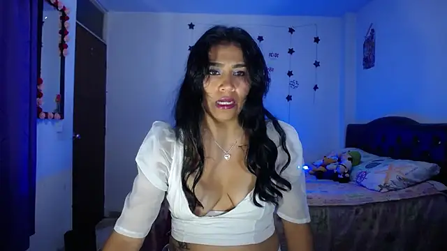 pinky violeta online show from March 11, 2025, 11:44 am