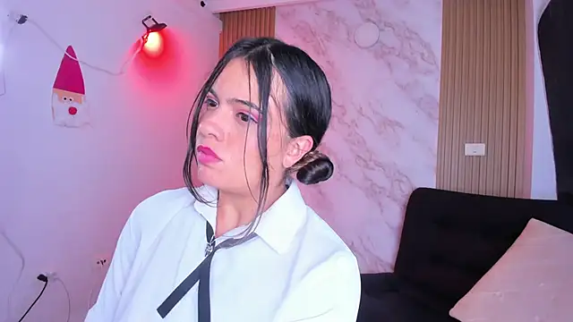 Snapshot of Megan_blue7 chatting on February 13, 2025, 5:44 pm Megan blue7 online show from February 13, 2025, 5:44 pm