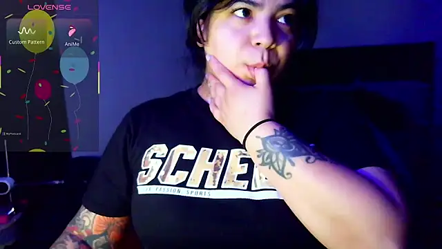 kimmiakiss22 online show from November 29, 2025, 2:25 am