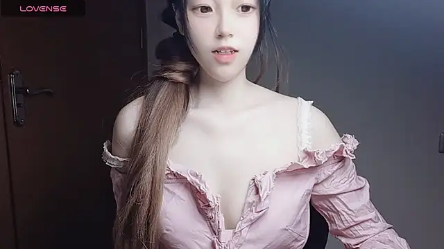 Snapshot of VaerySaenz chatting on November 23, 2025, 12:27 pm VaerySaenz online show from November 23, 2025, 12:27 pm