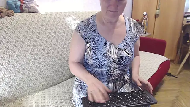 Snapshot of zarinafonliberman chatting on October 17, 2025, 6:05 am zarinafonliberman online show from October 17, 2025, 6:05 am