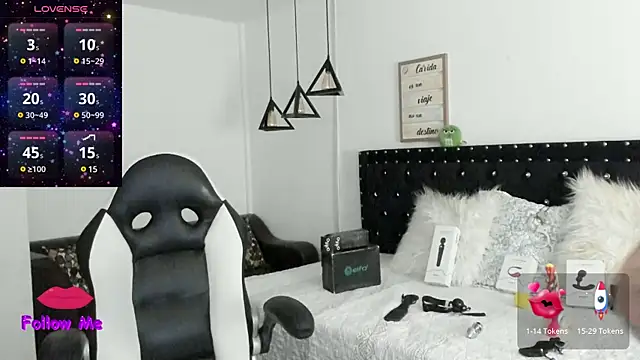 natasha logan  online show from January 19, 2025, 4:22 am