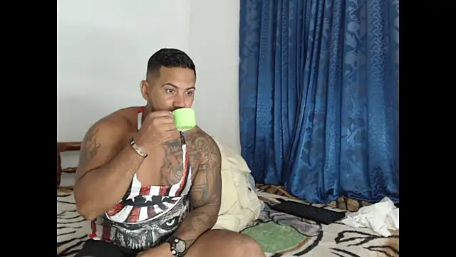 Snapshot of lover_1994 chatting on February 6, 2025, 11:32 am lover 1994 online show from February 6, 2025, 11:32 am