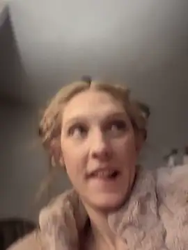 Snapshot of GoldenFlameGoddess chatting on February 22, 2025, 1:00 am GoldenFlameGoddess online show from February 22, 2025, 1:00 am