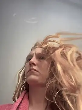 Snapshot of GoldenFlameGoddess chatting on February 25, 2025, 5:25 pm GoldenFlameGoddess online show from February 25, 2025, 5:25 pm