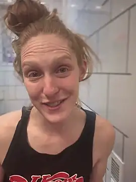 Snapshot of GoldenFlameGoddess chatting on February 25, 2025, 11:33 pm GoldenFlameGoddess online show from February 25, 2025, 11:33 pm