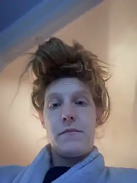 Snapshot of GoldenFlameGoddess chatting on February 26, 2025, 2:37 am GoldenFlameGoddess online show from February 26, 2025, 2:37 am