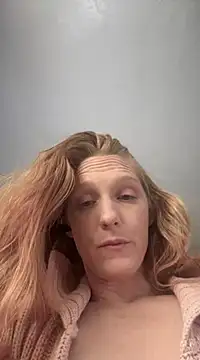 Snapshot of GoldenFlameGoddess chatting on March 1, 2025, 5:05 pm GoldenFlameGoddess online show from March 1, 2025, 5:05 pm