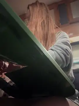 Snapshot of GoldenFlameGoddess chatting on March 5, 2025, 3:08 am GoldenFlameGoddess online show from March 5, 2025, 3:08 am