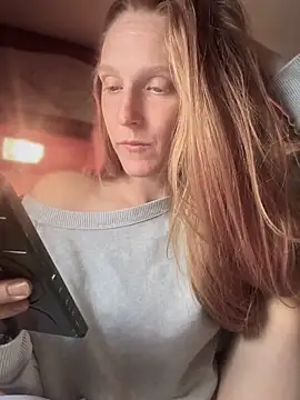 Snapshot of GoldenFlameGoddess chatting on March 6, 2025, 1:05 am GoldenFlameGoddess online show from March 6, 2025, 1:05 am