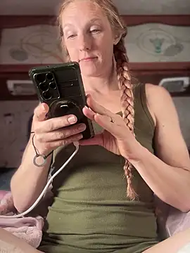 Snapshot of GoldenFlameGoddess chatting on March 17, 2025, 8:09 pm GoldenFlameGoddess online show from March 17, 2025, 8:09 pm