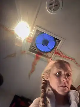 Snapshot of GoldenFlameGoddess chatting on March 18, 2025, 2:15 am GoldenFlameGoddess online show from March 18, 2025, 2:15 am