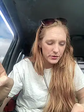 Snapshot of GoldenFlameGoddess chatting on March 18, 2025, 9:10 pm GoldenFlameGoddess online show from March 18, 2025, 9:10 pm