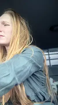 Snapshot of GoldenFlameGoddess chatting on March 19, 2025, 9:16 pm GoldenFlameGoddess online show from March 19, 2025, 9:16 pm