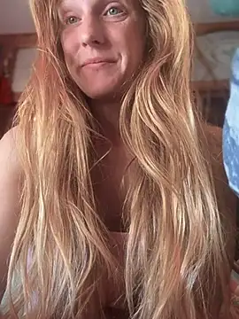 Snapshot of GoldenFlameGoddess chatting on March 20, 2025, 3:36 pm GoldenFlameGoddess online show from March 20, 2025, 3:36 pm