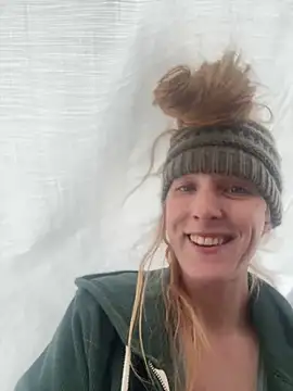 Snapshot of GoldenFlameGoddess chatting on March 23, 2025, 12:15 am GoldenFlameGoddess online show from March 23, 2025, 12:15 am