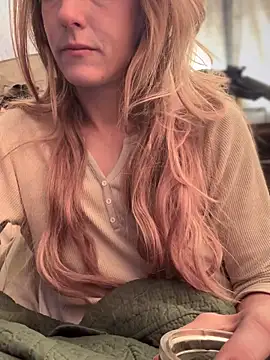 Snapshot of GoldenFlameGoddess chatting on September 24, 2025, 3:15 pm GoldenFlameGoddess online show from September 24, 2025, 3:15 pm