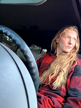 Snapshot of GoldenFlameGoddess chatting on September 30, 2025, 2:33 pm GoldenFlameGoddess online show from September 30, 2025, 2:33 pm