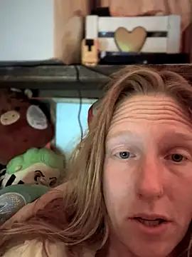 Snapshot of GoldenFlameGoddess chatting on November 26, 2025, 3:35 pm GoldenFlameGoddess online show from November 26, 2025, 3:35 pm