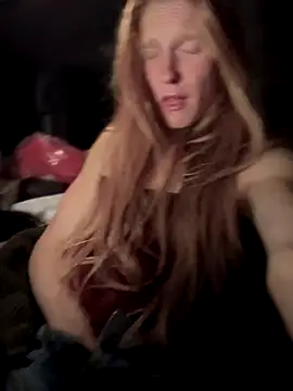 Snapshot of GoldenFlameGoddess chatting on December 2, 2025, 3:01 am GoldenFlameGoddess online show from December 2, 2025, 3:01 am