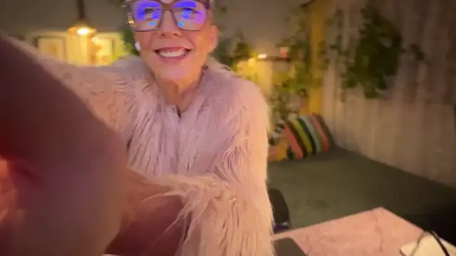 sunniedayz  online show from November 21, 2025, 1:32 pm