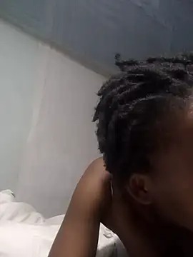 Queentesi online show from February 25, 2025, 5:58 pm