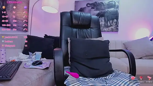 Snapshot of Ary_7 chatting on March 7, 2025, 5:49 pm Ary 7 online show from March 7, 2025, 5:49 pm