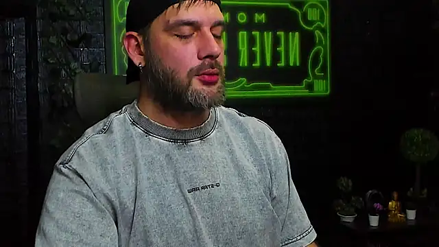 Snapshot of LexXHardy chatting on November 13, 2025, 8:08 pm LexXHardy online show from November 13, 2025, 8:08 pm