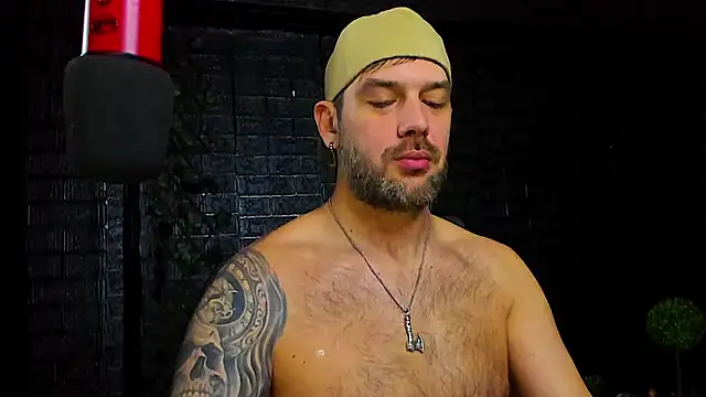 Snapshot of LexXHardy chatting on December 4, 2025, 10:57 am LexXHardy online show from December 4, 2025, 10:57 am