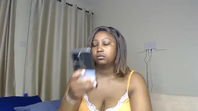 Snapshot of NIKKIE_LOVE chatting on October 15, 2025, 1:17 am NIKKIE LOVE online show from October 15, 2025, 1:17 am