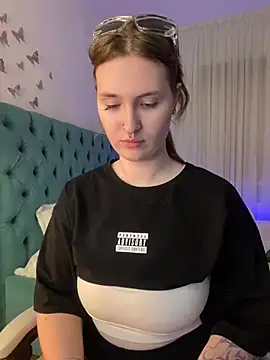 Snapshot of _Chlo__e chatting on March 13, 2025, 2:49 am Chlo e online show from March 13, 2025, 2:49 am