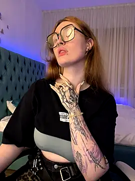 Snapshot of _Chlo__e chatting on October 11, 2025, 9:35 pm Chlo e online show from October 11, 2025, 9:35 pm