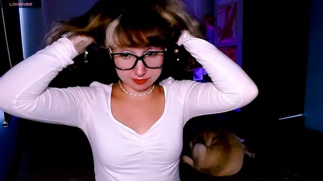 Snapshot of Cosmo_Riri chatting on September 20, 2025, 4:13 am Cosmo Riri online show from September 20, 2025, 4:13 am