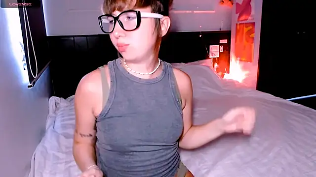 Snapshot of Cosmo_Riri chatting on September 29, 2025, 4:28 am Cosmo Riri online show from September 29, 2025, 4:28 am