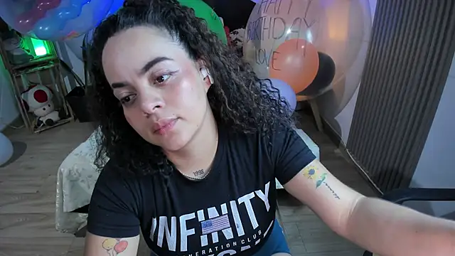 Snapshot of Cuttiealice chatting on January 23, 2025, 6:35 pm Cuttiealice online show from January 23, 2025, 6:35 pm