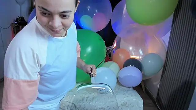 Snapshot of Cuttiealice chatting on January 24, 2025, 8:32 pm Cuttiealice online show from January 24, 2025, 8:32 pm