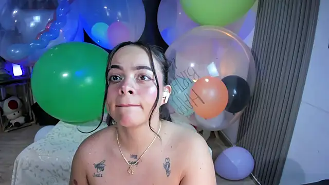 Snapshot of Cuttiealice chatting on January 24, 2025, 11:34 pm Cuttiealice online show from January 24, 2025, 11:34 pm