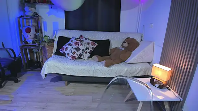 Snapshot of Cuttiealice chatting on February 8, 2025, 11:24 pm Cuttiealice online show from February 8, 2025, 11:24 pm