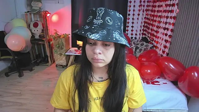 Snapshot of Cuttiealice chatting on February 15, 2025, 12:01 pm Cuttiealice online show from February 15, 2025, 12:01 pm