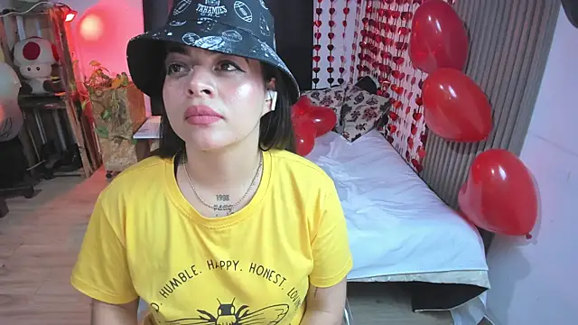 Snapshot of Cuttiealice chatting on February 15, 2025, 3:06 pm Cuttiealice online show from February 15, 2025, 3:06 pm