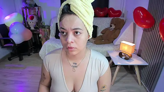 Snapshot of Cuttiealice chatting on February 18, 2025, 12:28 pm Cuttiealice online show from February 18, 2025, 12:28 pm