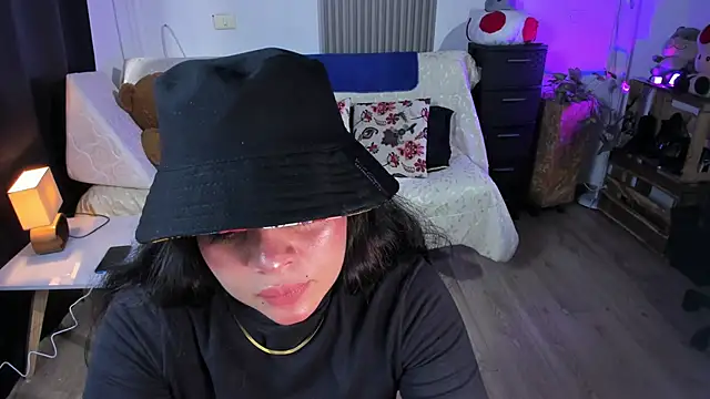 Snapshot of Cuttiealice chatting on February 24, 2025, 5:42 pm Cuttiealice online show from February 24, 2025, 5:42 pm