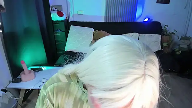 Snapshot of Cuttiealice chatting on March 22, 2025, 7:20 pm Cuttiealice online show from March 22, 2025, 7:20 pm